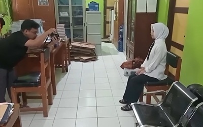 Proses Pengambilan Foto Ijazah Kesetaraan di PKBM Imam Alghazali Berlangsung Meriah