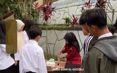 Simulasi Bahaya Merokok di PKBM Imam Al-Ghozali